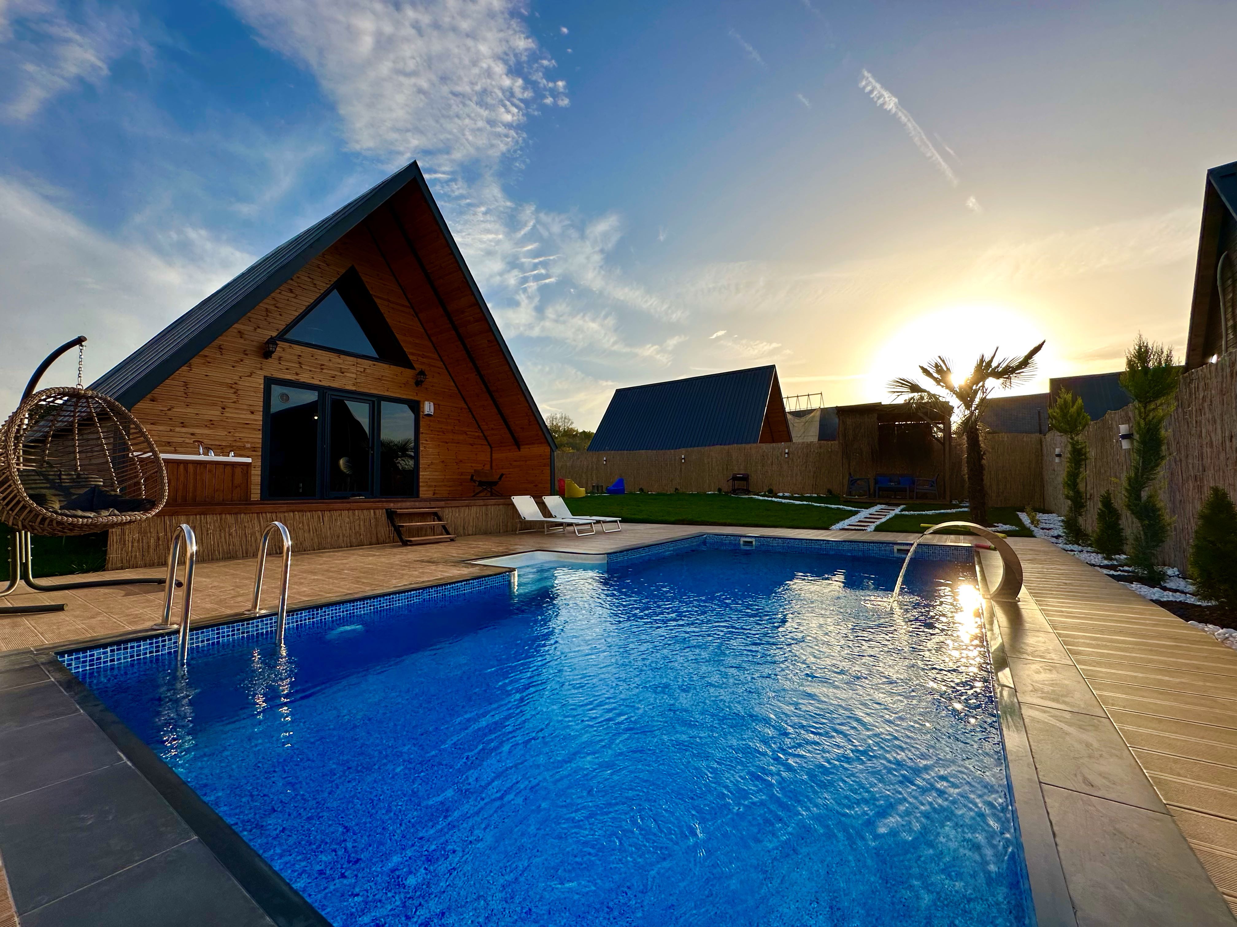 Sapanca Uzunkum Bungalov Deluxe 2+1 Havuzlu Bungalov