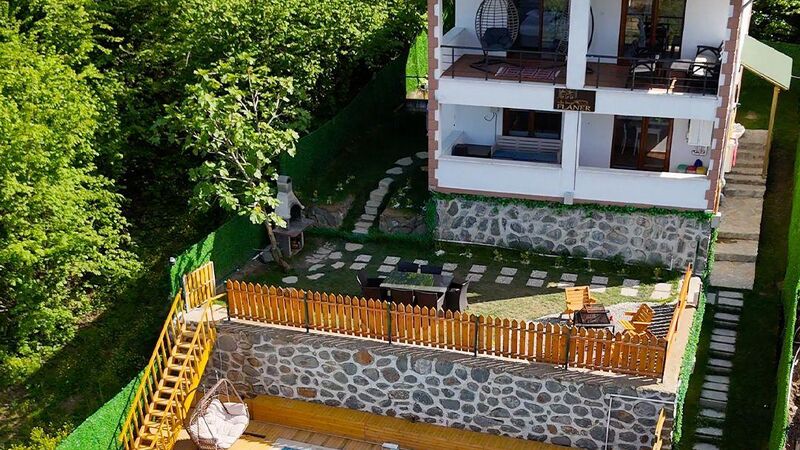 Flaner Villa House