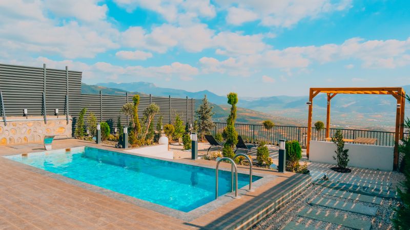 Geyve Sun Valley White Bungalow