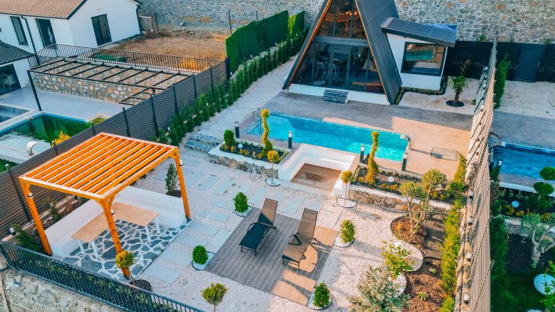 Geyve Sun Valley White Bungalow